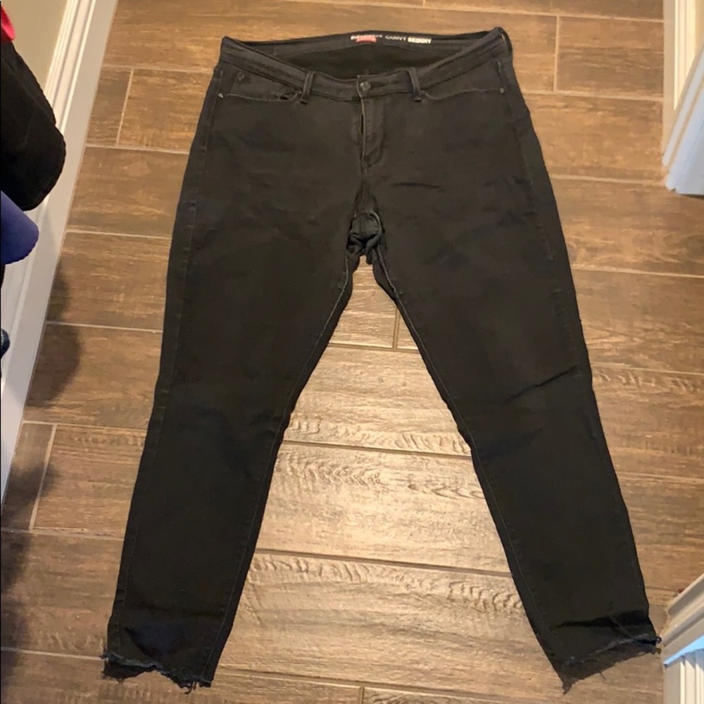 Denizen Levi’s curvy skinny black jeans